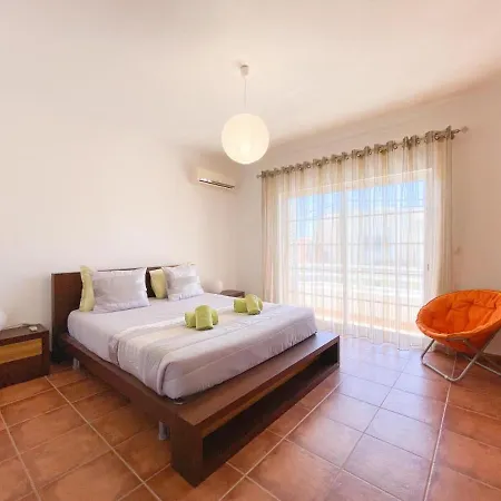 Spacious In Ideal For Families #1938 * Portimão